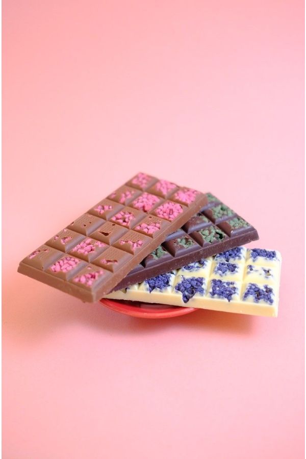 3 tablettes de chocolat aux fleurs cristallisées